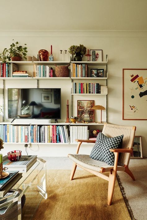 Copenhagen Interior Apartments, Apartment Shelving Ideas, Minimal Tv Room, Calming Apartment, Antwerp Apartment, Helsinki Apartment, Tv Mantel, Mounted Tv Unit, Decorate A Rental