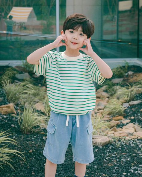 Boy Child Outfits, Kids Aesthetic Boy, Little Boy Outfits Aesthetic, Lee Rowoon, Boy Outfits Aesthetic, Toddler Poses, Minimalist Dress, Kids Ootd