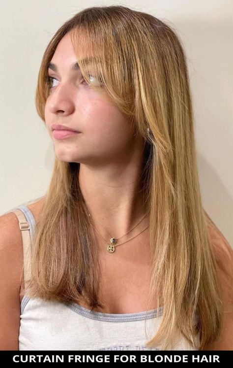 Cut your hair into this lovely curtain fringe for blonde hair woman are getting this year! Need more inspiration? Here are the 22 hottest curtain bangs for straight hair that are totally trending. // Photo Credit: @chiranhair on Instagram Strait Hair Haircuts, Hair Cuts Strait Hair, Strait Hair Hairstyles, Curtain Bangs For Straight Hair, Bangs For Straight Hair, Festival Hair Accessories, Face Framing Bangs, Curtain Fringe, Extreme Hair