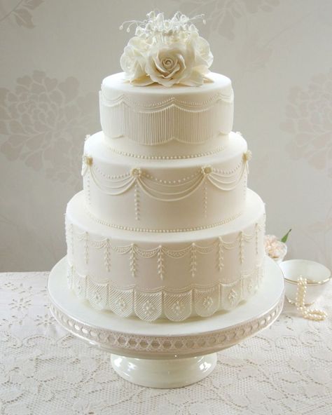 Wedding Cake Piping, Wedding Cake Frosting, Royal Icing Cakes, Ivory Wedding Cake, Cake Piping, Traditional Wedding Cakes, Traditional Wedding Cake, Classic Wedding Cake, Lace Wedding Cake