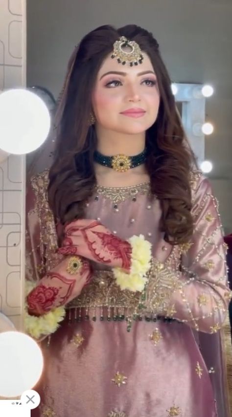 Nikah Dress Pakistani, Vaishali Takkar, Pink Dress Makeup, Nikah Dresses, Chocolate Snap, Summer Eyeshadow, Nikah Dress, Pakistani Bridal Makeup, Formal Hairstyles For Long Hair