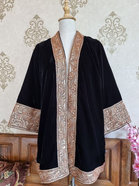 Velvet Kimono Coat, Kashmiri Tila Designs, Kashmiri Jackets For Women, Tilla Work Embroidery Suits, Kashmiri Clothes, Kashmiri Look, Kashmiri Clothing, Tilla Work Embroidery, Kashmiri Tilla Embroidery