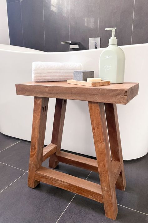 Step-by-step DIY tutorial for a beautiful timber stool Diy Bathroom Stool, Stool Diy Wooden, Diy Wooden Stool, Bathroom Stool Diy, Diy Vanity Stool, Small Bathroom Table, Wooden Stools Diy, Timber Stool, Tropical Homes