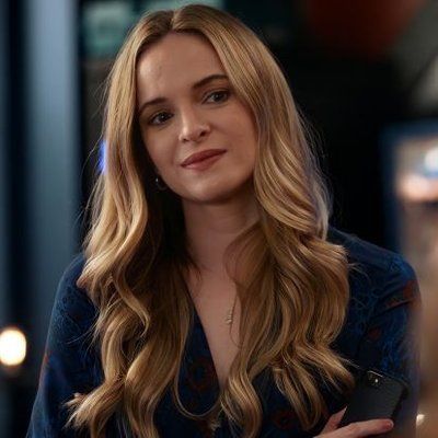 Caitlyn Snow, Lena Luthor Season 6, Sara Lance Arrow, The Flash Caitlin, Lydia Martin Scream Gif, Regina Mills Memes, Flash Funny, Flash Barry Allen, Killer Frost