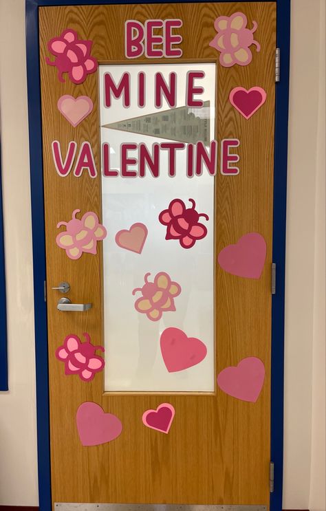 Valentines Classroom Door, Valentines Classroom, Bee Mine Valentine, Door Decorations Classroom, Bee Mine, Classroom Valentine, Classroom Door, School Art, Door Decor