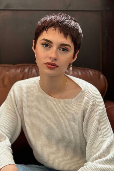 pixie cut for fine hair and round face Pixie Cut For Fine Hair, Pixie Cut For Round Face, Voluminous Pixie, Pixie Cut Round Face, Heart Shaped Face, Fine Flat Hair, Face Ideas, Chubby Cheeks, Flat Hair