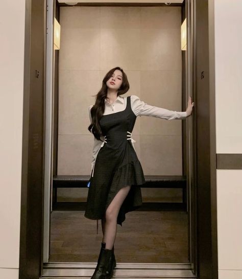 Ulzzang Outfit Korean Style, Stage Outfit, K Fashion, Trendy Dress Outfits, Korean Fashion Dress, Fashion Attire, Fashion Mistakes, 10 Pounds, Kpop Outfits