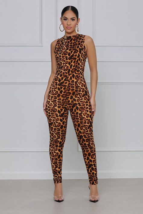 Strut your stuff in this sizzlin' hot leopard print jumpsuit babe! Made of a soft material that allows a great amount of stretch and perfect for multiple occasions! This jumpsuit comes in a legging pant leg, high neckline and zipper detail. Style with our black Echo Transparent Mules and black handbag for a complete look! Model wearing size small Fits true to size for most 96% Polyester 6% Spandex Inseam: 28 Inches Tartan Decor, Leopard Jumpsuit, Leopard Print Jumpsuit, Animal Print Fashion, Print Jumpsuit, Black Handbag, Online Clothing Store, One Piece Outfit, Dark Fashion