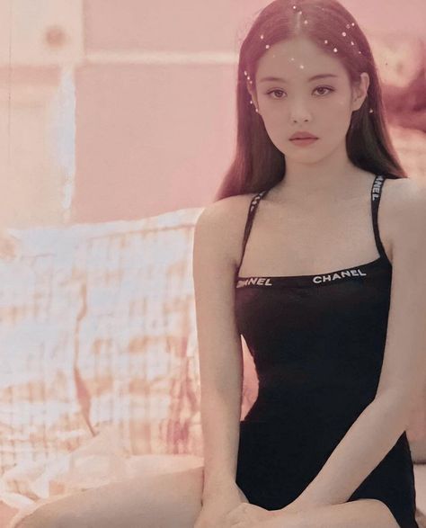 90 Degree Shoulders, Rp Girl, Grunge Skirt, Rosé Hot, Don Juan, Jennie Kim Blackpink, Bts Girl, Kim Jisoo, Blackpink Photos