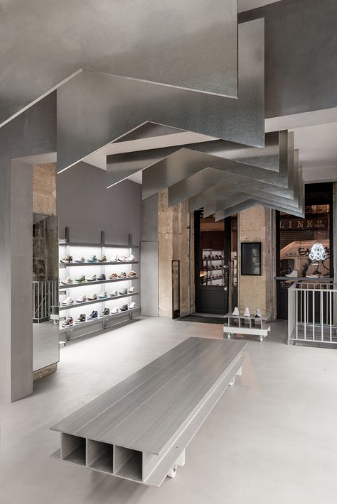 Counterfeit Studio Brings Industrial Charm to Sneaker Retailer Footpatrol’s Paris Outpost Store Sneaker, Retail Interior Design, Paris Store, Boutique Interior Design, 카페 인테리어 디자인, Store Interiors, Fashion Closet, Retail Store Design, Retail Design Blog