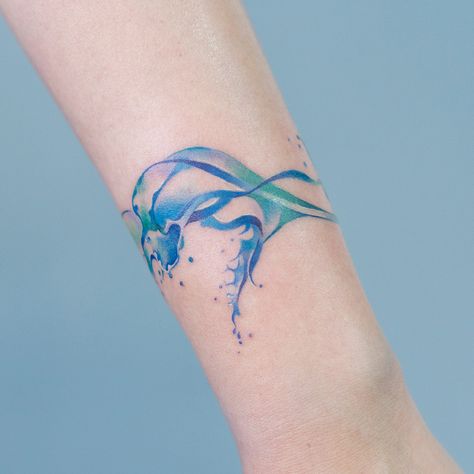 Flowing water bracelet tattoo on the arm by Zihee Tattoo in Seoul, South Korea | Tattoos, Arm band tattoo, Upper arm tattoos Water Flow Tattoo, Tattoo Bein Frau, Waterfall Tattoo, River Tattoo, Colour Tattoo For Women, Earthy Tattoos, Turtle Tattoo Designs, Water Tattoo, Upper Arm Tattoos