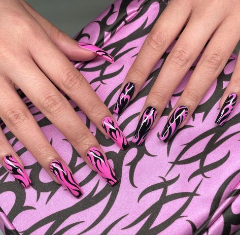 Gothic Pink Nails, Draculaura Nails Acrylic, Goth Pink Nails, Clawdeen Wolf Nails, Monster High Inspired Nails, Goth Barbie Nails, Gothic Valentines Nails, Pink Goth Nails, Draculaura Nails