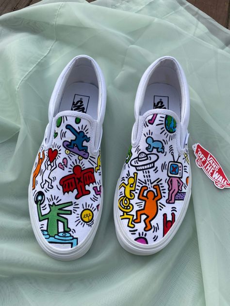 custom hand painted keith haring vans made by PassionTracks White Vans Custom Ideas, Keith Haring Shoes, Paint Sneakers Diy, Painting On Shoes Ideas, White Vans Painted Shoes Ideas, White Shoes Painting Ideas, Shoes Custom Ideas, Painted White Vans, Hand Painted Shoes Ideas