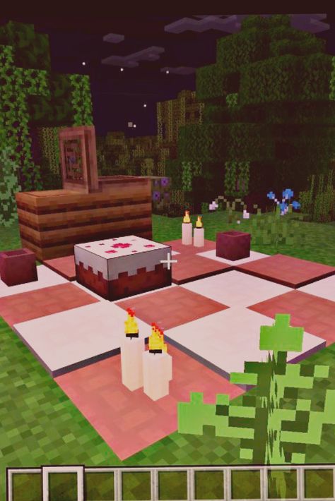 Pink and white wool Minecraft picnic cute Minecraft aesthetic Minecraft Pink Kitchen Ideas, Cute Minecraft Builds Pink Easy, Cherry Blossom Picnic Minecraft, Minecraft Pink Decoration, Pink Aesthetic Minecraft Builds, Small Cute Things To Build In Minecraft, Picnic Spot Minecraft, Cute Minecraft Picnic, Pink Builds Minecraft