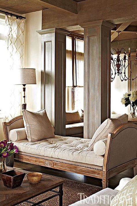 French Daybed, Ivy House, French Interior, French Country House, French Furniture, French Decor, Beautiful Interiors, Traditional House, Daybed