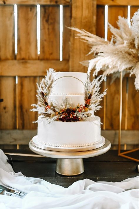 Teresa Lynn Cakes LLC designed this rustic boho wedding cake with a gold ring adorned with pampas and dried florals Rustic Boho Wedding Cake, Wedding Cake With Gold, Creative Sweets, Large Gold Ring, Cake With Gold, Boho Wedding Cake, Rustic Boho Wedding, Dried Florals, Gold Wedding Cake