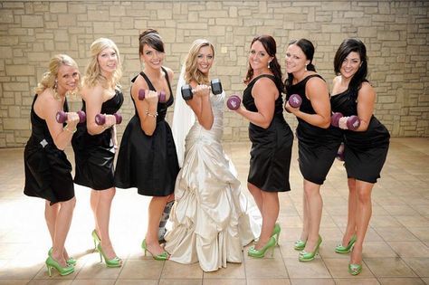 Crossfit bridesmaid picture idea!  .  .  .  #fitbride #crossfitwedding #weddingworkout Crossfit Wedding, Wedding Photography Guide, Real Bridesmaids, Bride Workout, Funny Wedding Pictures, Wedding Workout, Wedding Dresses Images, Funny Wedding Photos, Gym Wedding