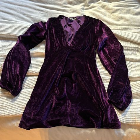 Nwot Purple Velvet Skater Dress. Never Worn. Semi Formal Long Sleeve Dresses, Purple Velvet Dress Outfit, Blue And Purple Outfit, Customize Character, 90s Babydoll Dress, Purple Velvet Fabric, Vintage Purple Dress, Whimsical Gothic, Stretch Velvet Dress