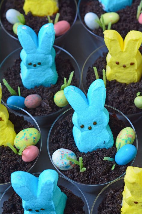 Individual Easter Desserts, Easter Pudding Cups, Jello Easter Eggs, Easy Easter Snacks, Easter Dirt Cake, Cute Easter Desserts, Easter Deserts, Easy Easter Treats, Dirt Cups