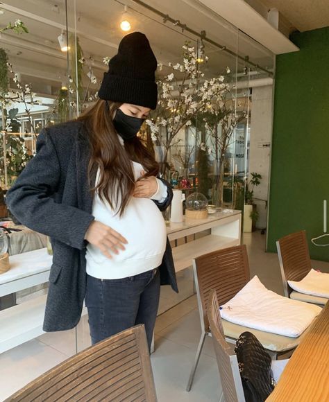 Jennie Pregnant, Pregnacy Fashion, Mommy Dress, Cute Maternity Dresses, Baby Bump Style, Pretty Pregnant, Clothes For Pregnant Women, Ulzzang Kids, Fotografi Vintage