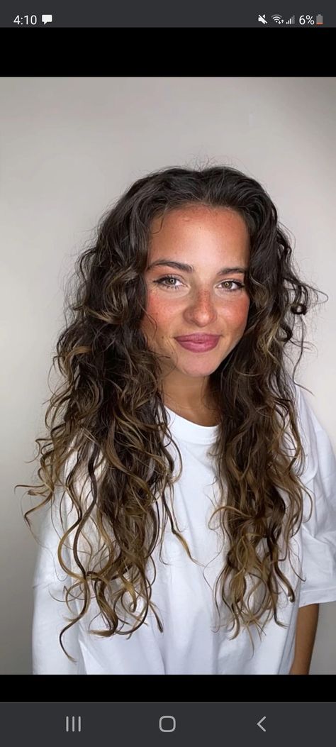 Long Hair Curly Curtain Bangs, Long Curly Hair With Face Framing, Curly Hair Face Frame Layers, Layered Haircuts For 2b Hair, Face Framing Haircut Wavy Hair, Face Framing Layers 2b Hair, Face Framing Wavy Hair Natural, Face Frame Haircut Curly Hair, Front Layers Wavy Hair