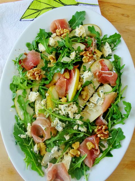 Arugula Prosciutto, Gorgonzola Salad, Basil Salad, Pear Salad, Eat Salad, Weekly Menu, Salad Bar, Arugula, Delicious Salads