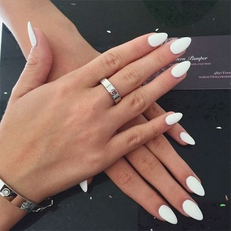 Almond Shaped Nails Designs, White Almond Nails, White Acrylic Nails, Almond Shape Nails, Almond Nails Designs, Almond Acrylic Nails, Manicure Y Pedicure, Nails Inspo, Short Acrylic Nails