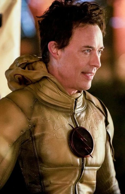 "Eobard Thawne - Reverse Flash" (Tom Cavenagh) 'The Flash' Flash Reverso, Tom Cavanagh, Eobard Thawne, Arrow Verse, Superhero Series, The Flash Season, Reverse Flash, Flash Arrow, Flash Photo