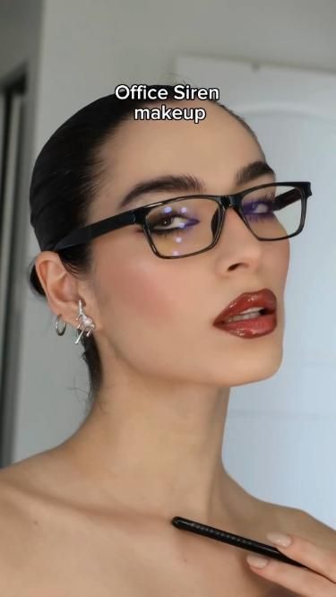 Office Siren Makeup Tutorial, Office Siren 2000s, Cute Makeup With Glasses, Glam Makeup With Glasses, Office Siren Makeup Black, Y2k Office Siren, Office Siren Hair, 2000s Office Siren, Office Siren Makeup