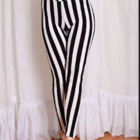 Brand New Without Tags! Super Cute Leggings! Look Like Beetlejuice Leggings! Very Trendy, Would Also Be A Great Piece For A Halloween Costume! Brand Eevie. Plus Fits Women Sizes 12 To 18 3x/5x Fits Sizes 22 To 28 Beetlejuice Halloween, A Halloween Costume, Holiday Leggings, Halloween Leggings, Fits Women, Buttery Soft Leggings, Cute Leggings, Best Leggings, Soft Leggings