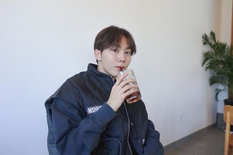 SEUNGKWAN: 📷 Seungkwan Instagram, Seventeen Instagram, Boo Seungkwan, Seventeen Wallpapers, Pledis 17, Pledis Entertainment, Purple Aesthetic, Kpop Guys, Extended Play