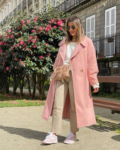 Pink Coat Outfit, Long Coat Outfit, Pink Dress Outfits, Winter Coat Outfits, Trends 2025, Modern Hijab, Modern Hijab Fashion, Coat Outfit, Pink Coat