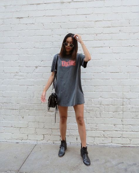 oversized tee shirt outfit - Google Search Big Shirt Outfits, Big Tshirt Outfit, Shirtdress Outfit, Oversized Shirt Outfit, Tshirt Dress Outfit, Shirt Dress Outfit, Skater Aesthetic, Shirt Outfits, Oversized Outfit