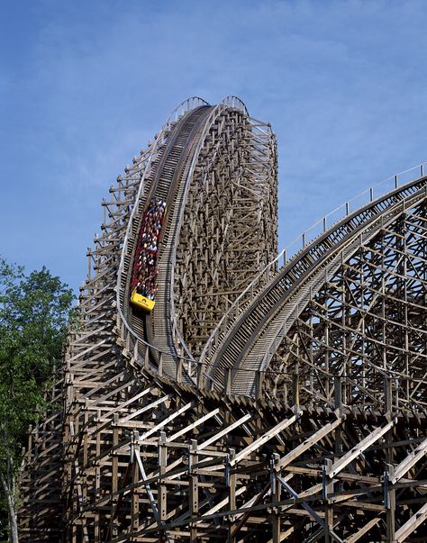 "Son of Beast" roller coaster at King's Island amusement park, Mason, Ohio (razed 2012) Ohio Amusement Parks, Kings Island Amusement Park, Mason Ohio, Best Amusement Parks, Wooden Roller Coaster, Kings Island, Amusement Park Rides, Cedar Point, Roller Coasters