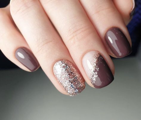 November Wedding Nails, Gel Polish Designs Short Nails, Winter French Manicure Nails, Autumn Nails Squoval, Short Gel Nails Ideas Fall, Dark Wine Nails With Design, Mauve Nails With Accent, Fall Inspired Nails Autumn, November Dip Nails