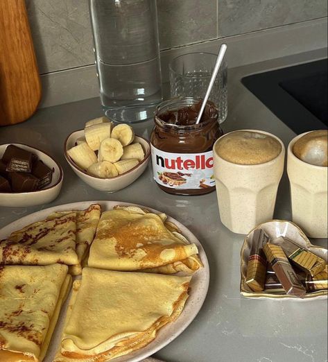 #nutella #crepes #banana #coffee #chocolate #breakfast Foods For Abs, Nutella Crepes, Breakfast Crepes, Chocolate Breakfast, Banana Coffee, Coffee Chocolate, Snacks Saludables, Healthy Lifestyle Food, Sweet Snacks Recipes