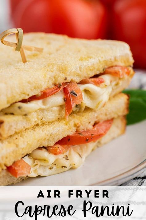 Chicken Pesto Panini, Caprese Panini, Pesto Bread, Mozzarella Sandwich, Pesto Sandwich, Caprese Sandwich, Panini Recipes, Panini Sandwiches, Cheese Sandwich Recipes