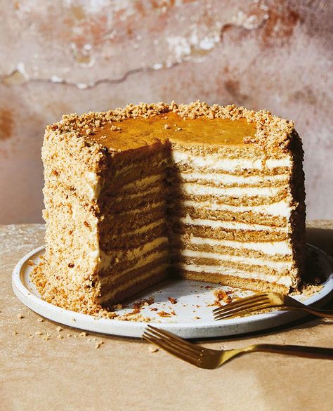 Medovik Cake, Russian Honey Cake, Soda Cake, Honey Cake, Cake Board, Sweetened Condensed Milk, Caramel Color, Cake Batter, Condensed Milk