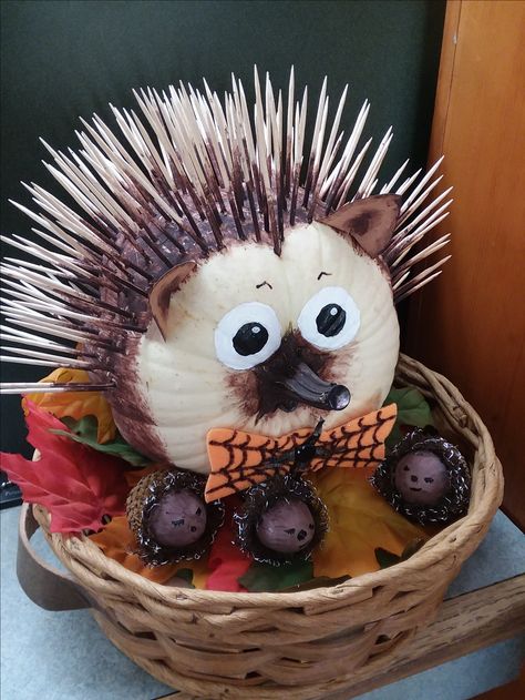 Pumpkin Animals Ideas, Hedgehog Pumpkin Decorating, Woodland Animal Pumpkins, Pumpkin Hedgehog, Porcupine Pumpkin, Animals In Pumpkins, Pumpkin Farm Animals, Autumn Hedgehog Craft, Sheep Pumpkin