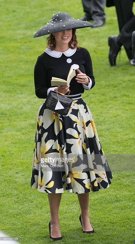 Princess Eugenie attends day 5 of Royal Ascot at Ascot Racecourse on June 18, 2016 in Ascot, England.  (Photo by Mark Cuthbert/UK Press via Getty Images) Ascot Fashion, Royal Ascot Fashion, Princess Eugenie And Beatrice, Jack Brooksbank, Derby Outfits, Occasion Hats, Sewing Fashion, Royal Family England, Sarah Ferguson