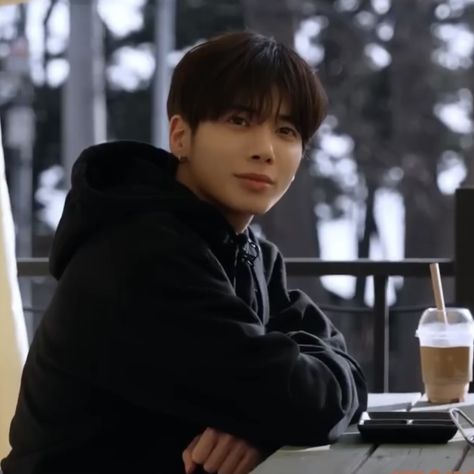 txt taehyun lq icon Taehyun Bf Material, Taehyun Smiling, Terry Kang, Taehyun Lq, Moa Collection, Kang Taehyun, Txt Taehyun, Spotify Playlist, Future Boyfriend