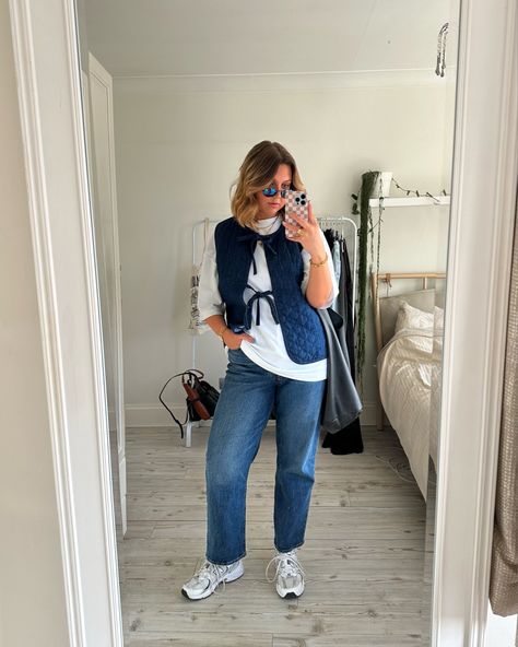 Damson Madder Gilet Outfit, Damson Madder Gilet, Balance Outfit, Gilet Outfit, Damson Madder, Ribcage Jeans, New Balance Outfit, Fashion Girly, Straight Ankle Jeans