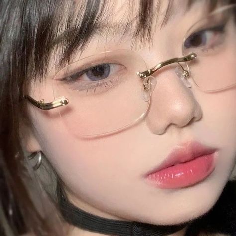 Douyin Jewelry, Kawaii Glasses Frames, Asian Glasses, Tiktok Name, Soft Tik, Korean Glasses, Glasses For Round Faces, Cute Glasses Frames, Glasses Aesthetic