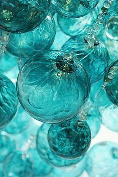 Blown aqua glass Turquoise Aesthetic, Photo Bleu, Verde Tiffany, Turquoise Christmas, Behind Blue Eyes, Azul Tiffany, Color Turquesa, Glass Balls, Shades Of Teal