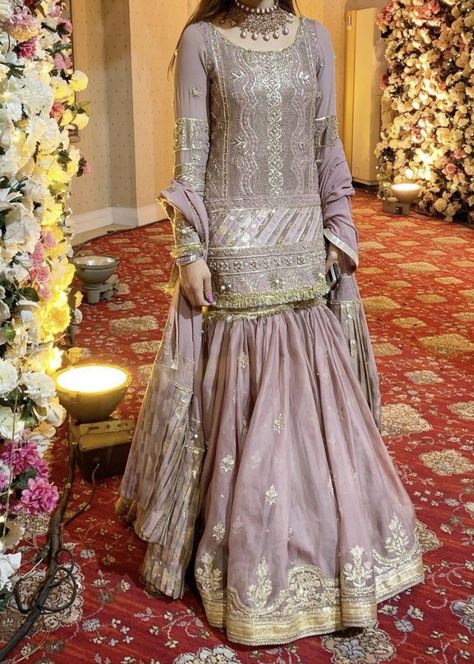 Gharara Dresses Pakistani, Latest Pakistani Gharara Designs, Grara Dress Pakistani Wedding, Simple Gharara Designs, Wedding Gharara, Gharara Designs, Dress Designs For Girls, Sharara Designs, Desi Wedding Dresses