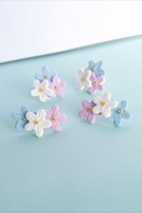 "Elevate your style with these elegant polymer clay flower earrings. Delicate blooms crafted to perfection. 🌸 Polymer Clay Simple, Clay Simple, Cercei Din Lut Polimeric, Diy Gifts To Sell, Clay Crafts For Kids, Art And Craft Ideas, Polymer Clay Flower Jewelry, Flowers Earrings, Polymer Clay Bracelet