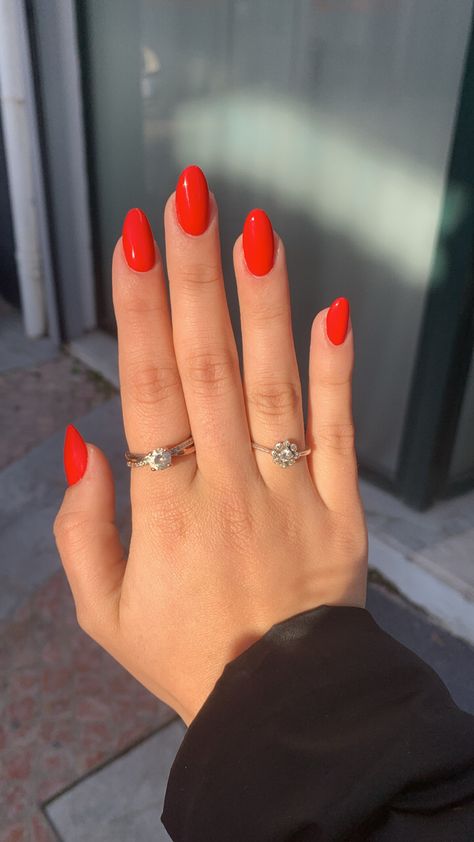 Popular Red Nails, Summer Red Acrylic Nails, Vibrant Red Nails, Red Nails Bright, Short Oval Red Nails, Red Nail Designs Classy Almond, Red Oval Nails With Design, Nail Oval Design, Red Oval Acrylic Nails