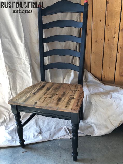 Ladder Back Chairs Redo, Old Wooden Chairs, Repurpose Furniture, Chair Redo, Paint Tips, Ladder Back Chairs, Chair Makeover, Old Chairs, Paint Projects