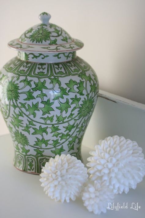 ginger jars | Ginger Jars and Roses Ginger Jars Decor, Green Chinoiserie, Painted Vintage Furniture, Spring Cottage, White Ginger Jars, Chinoiserie Decorating, Temple Jar, Green Pottery, Chinoiserie Chic