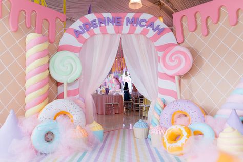 Candyland Pastel Theme Party, Candy Land Party Ideas, Pastel Candyland Birthday Party, Candyland Theme Party Decorations, Candy Party Theme, Candy Land Theme Party, Candy Land Birthday Party Ideas, Candyland Theme Party, Girl Birthday Party Themes